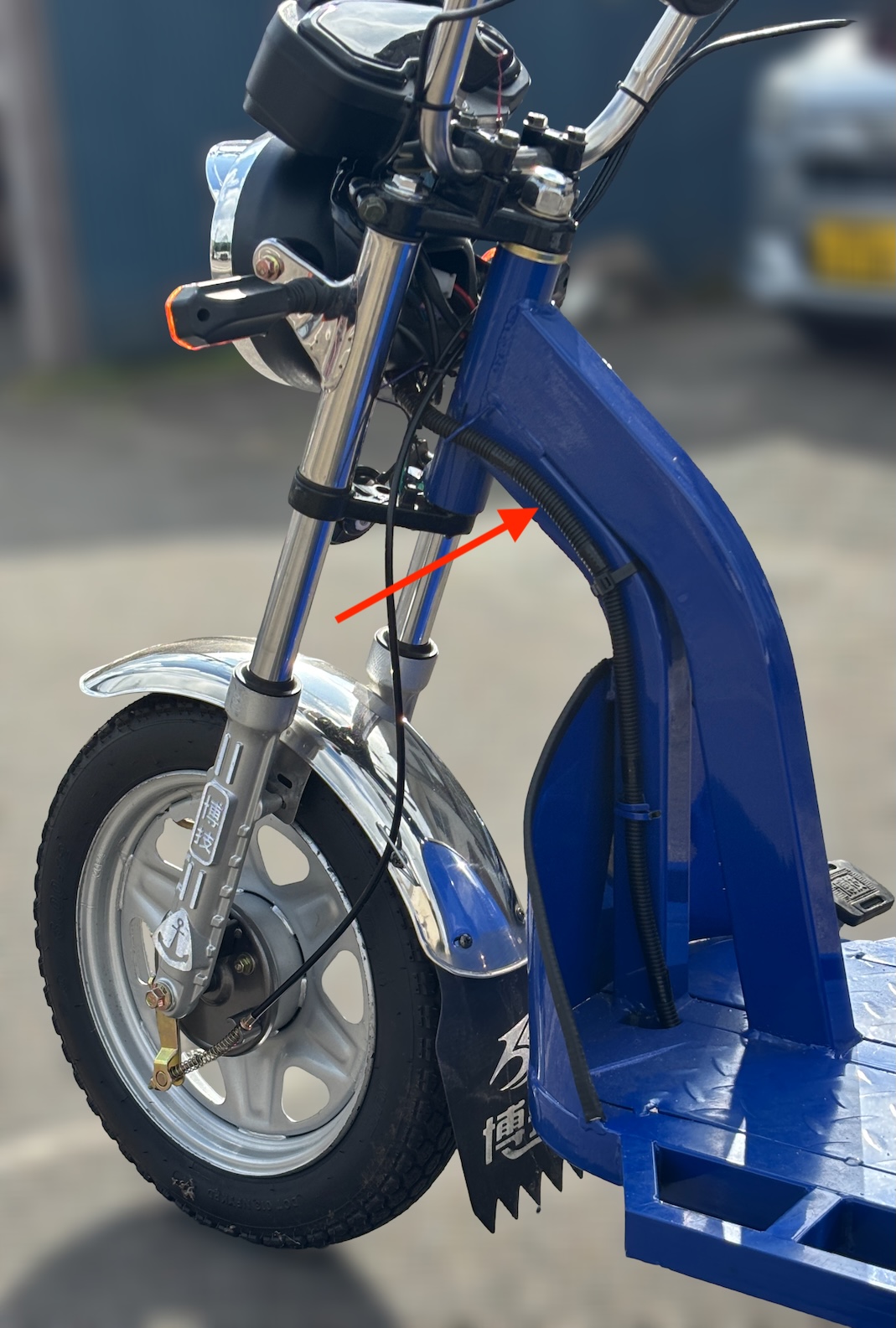 ケーブルカバーを黒に