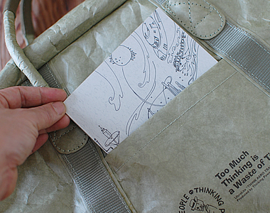 B6ノートが入るサイズのポケットがフロント・バックに2ヶ所